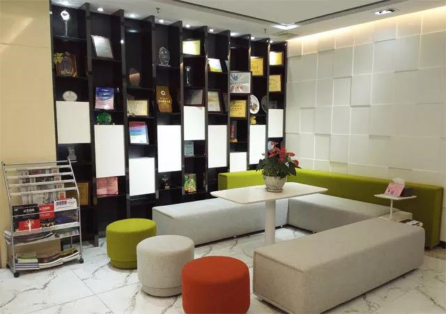 客戶不會因為我們的產(chǎn)品感動，客戶只會因為我們的員工而感動！