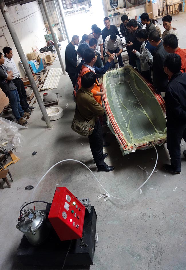 FRP真空成型（真空導入）設(shè)備機器演示